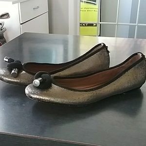 Ballet flats Bronze color, black trim.